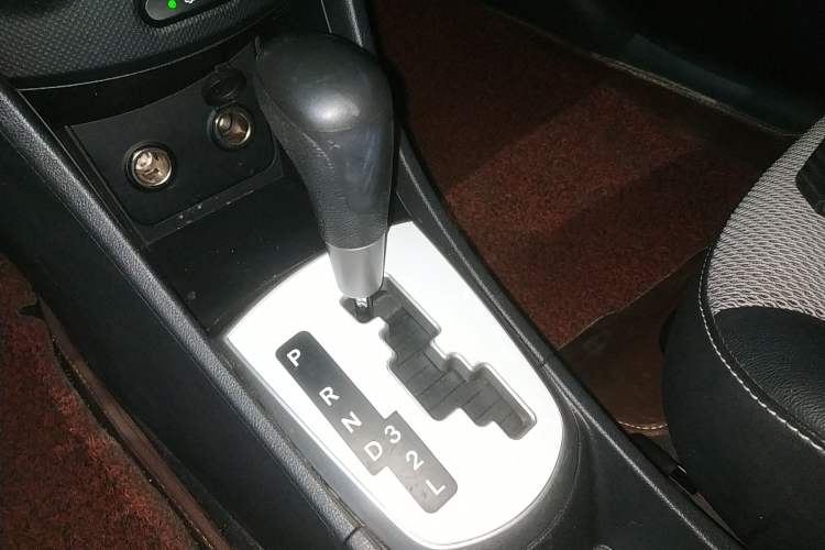 Used Hyundai Verna Ray 2016 1.4L Automatic Leading-Edge GLX Gear Lever