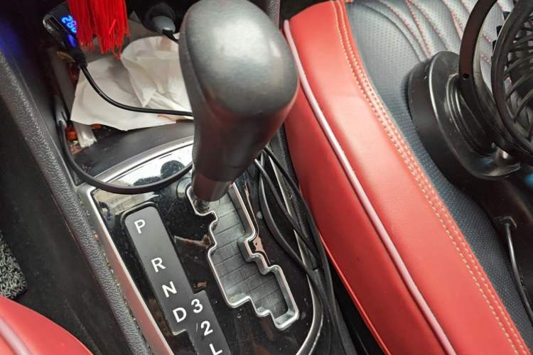 Used Hyundai Verna Ray 2016 1.4L Automatic Leading-Edge GLX Gear Lever