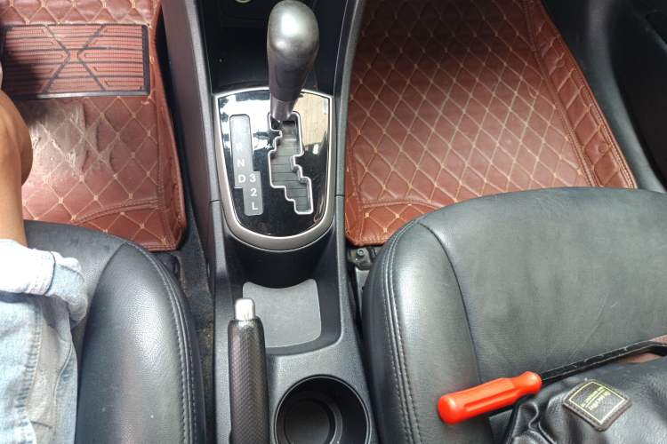 Used Hyundai Verna Ray 2016 1.4L Automatic Leading-Edge GLX Gear Lever