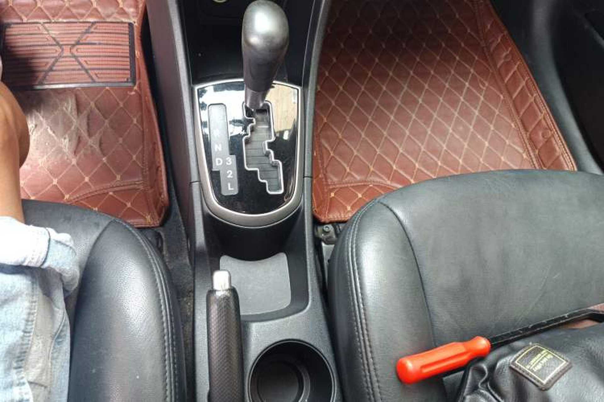 Used Hyundai Verna Ray 2016 1.4L Automatic Leading-Edge GLX Gear Lever