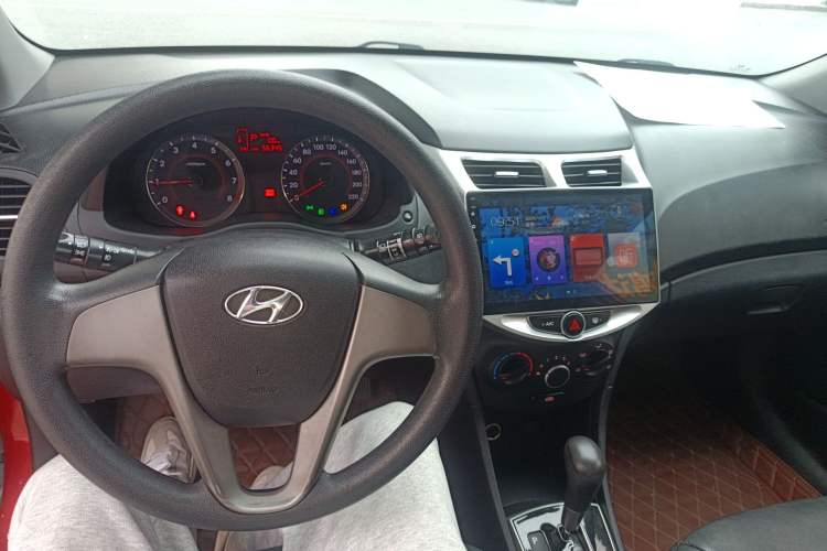 Used Hyundai Verna Ray 2016 1.4L Automatic Leading-Edge GLX Interior 2