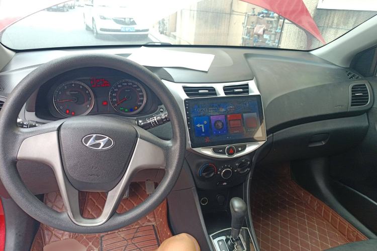 Used Hyundai Verna Ray 2016 1.4L Automatic Leading-Edge GLX Interior 2