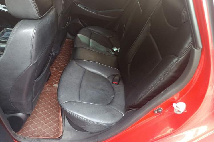 Used Hyundai Verna Ray 2016 1.4L Automatic Leading-Edge GLX Interior 4