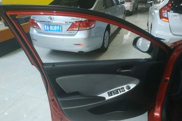 Used Hyundai Verna Ray 2016 1.4L Automatic Leading-Edge GLX Left Front Door Interior