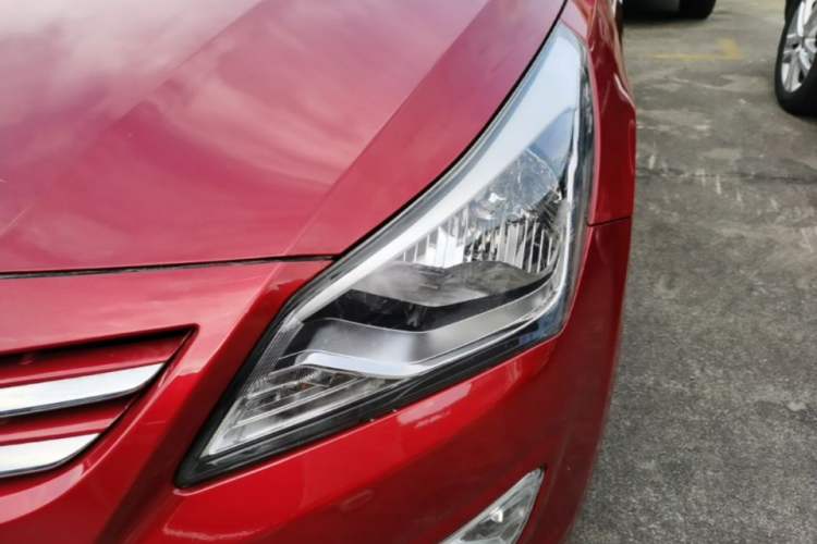 Used Hyundai Verna Ray 2016 1.4L Automatic Leading-Edge GLX Left Front Headlight