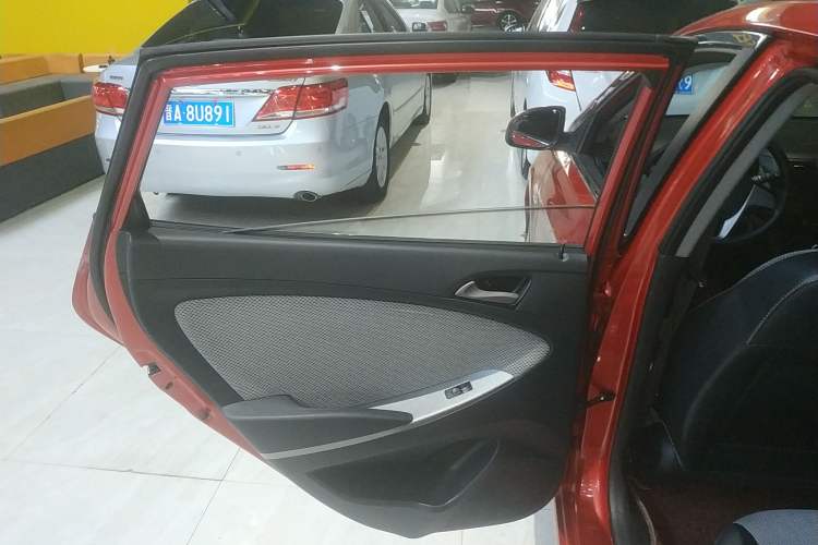 Used Hyundai Verna Ray 2016 1.4L Automatic Leading-Edge GLX Left Rear Door Interior