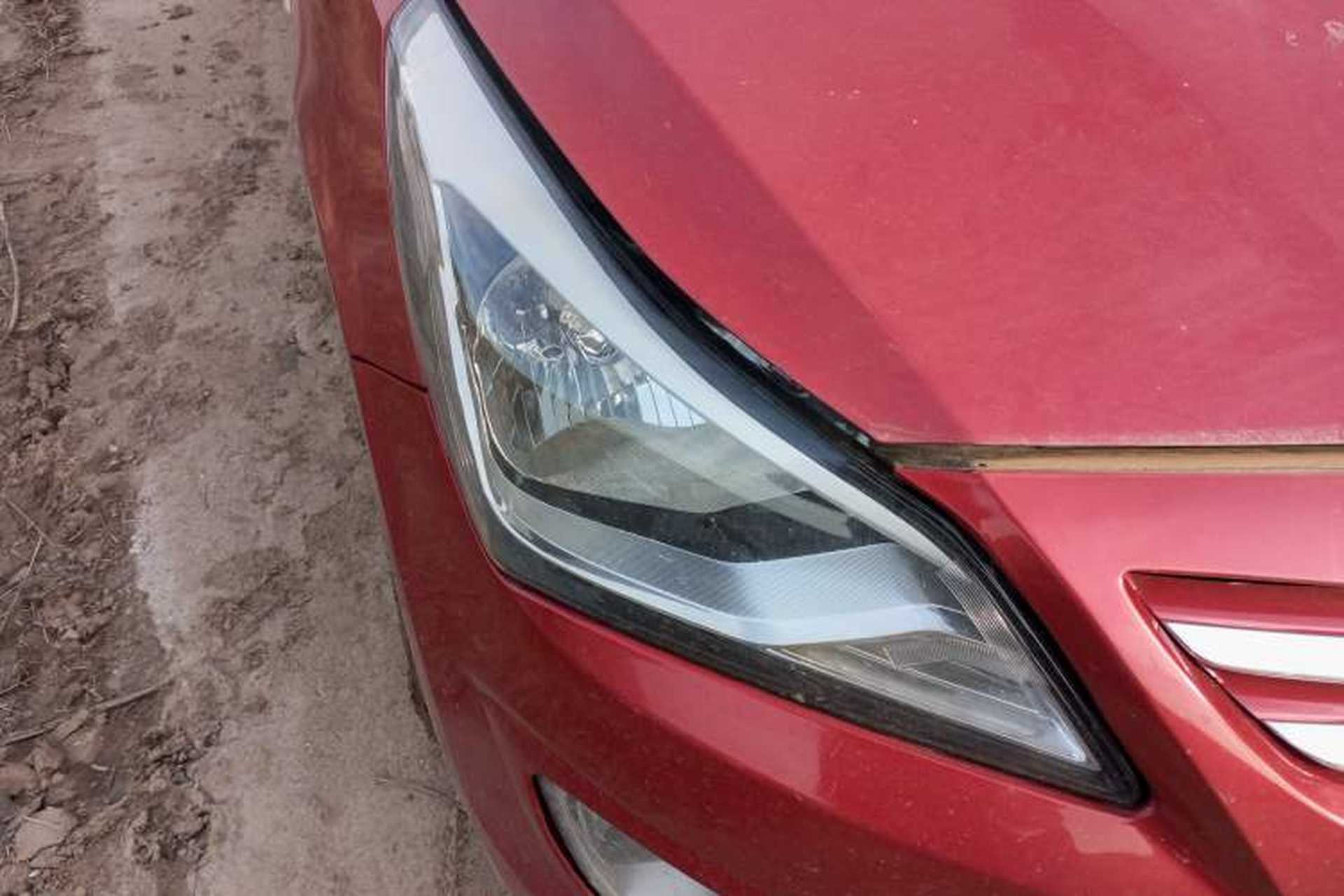 Used Hyundai Verna Ray 2016 1.4L Automatic Leading-Edge GLX Right Front Headlight