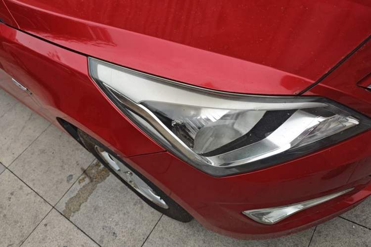 Used Hyundai Verna Ray 2016 1.4L Automatic Leading-Edge GLX Right Front Headlight