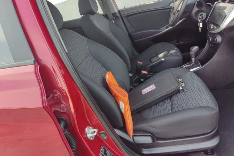 Used Hyundai Verna Ray 2016 1.4L Automatic Leading-Edge GLX Right Front Seat