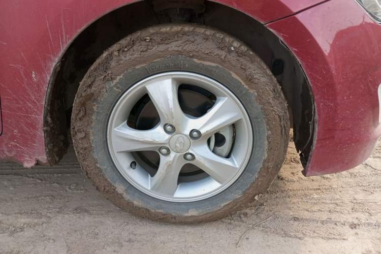 Used Hyundai Verna Ray 2016 1.4L Automatic Leading-Edge GLX Right Front Wheel Hub