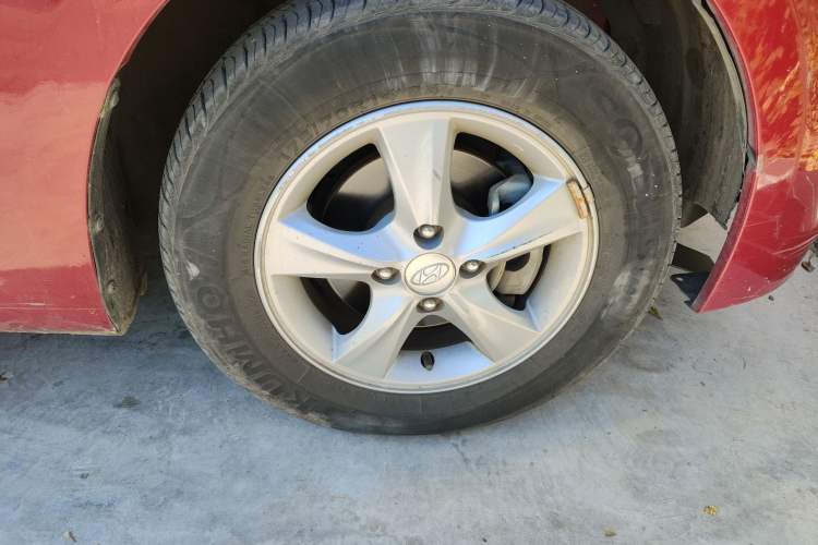 Used Hyundai Verna Ray 2016 1.4L Automatic Leading-Edge GLX Right Front Wheel Hub