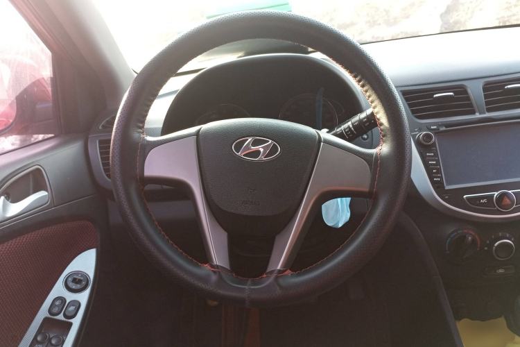 Used Hyundai Verna Ray 2016 1.4L Automatic Leading-Edge GLX Steering Wheel