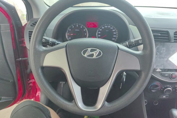 Used Hyundai Verna Ray 2016 1.4L Automatic Leading-Edge GLX Steering Wheel