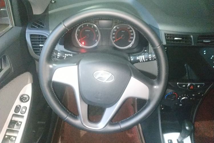 Used Hyundai Verna Ray 2016 1.4L Automatic Leading-Edge GLX Steering Wheel