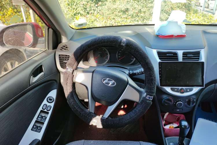Used Hyundai Verna Ray 2016 1.4L Automatic Leading-Edge GLX Steering Wheel