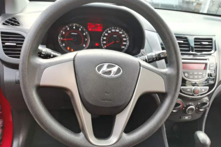 Used Hyundai Verna Ray 2016 1.4L Automatic Leading-Edge GLX Steering Wheel