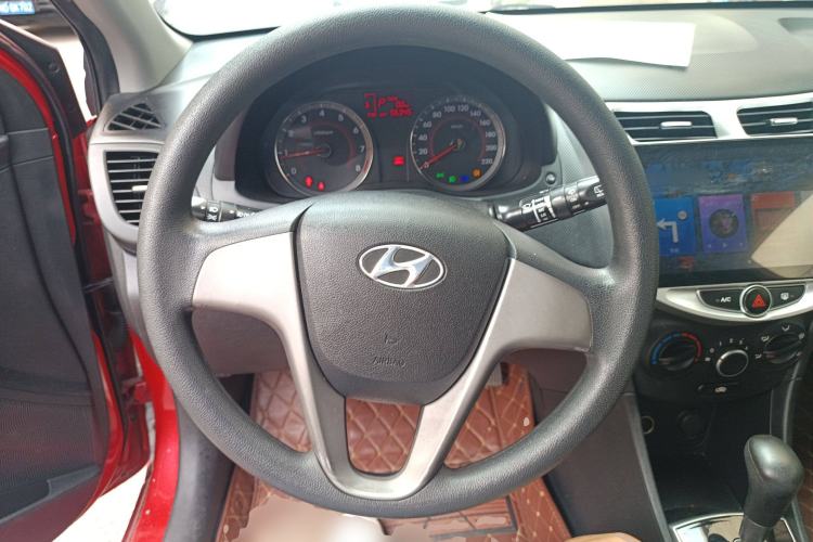 Used Hyundai Verna Ray 2016 1.4L Automatic Leading-Edge GLX Steering Wheel