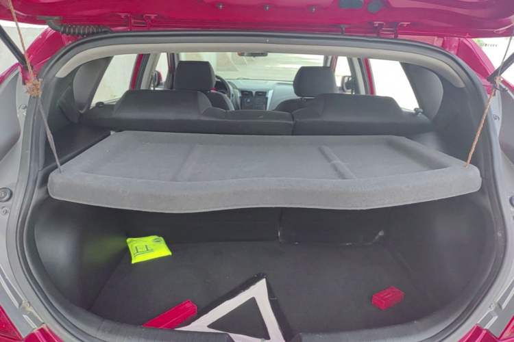Used Hyundai Verna Ray 2016 1.4L Automatic Leading-Edge GLX Trunk