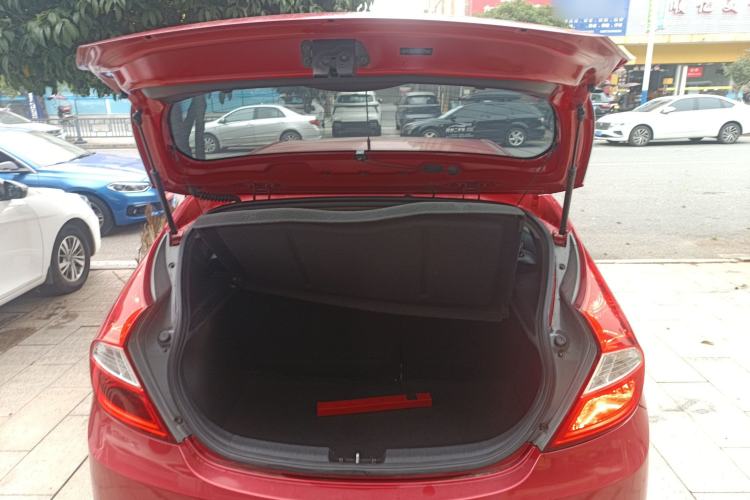 Used Hyundai Verna Ray 2016 1.4L Automatic Leading-Edge GLX Trunk