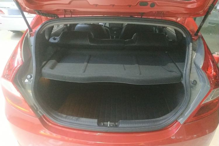 Used Hyundai Verna Ray 2016 1.4L Automatic Leading-Edge GLX Trunk