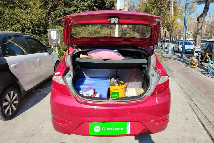 Used Hyundai Verna Ray 2016 1.4L Automatic Leading-Edge GLX Trunk