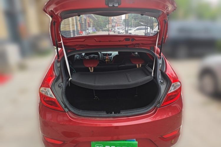 Used Hyundai Verna Ray 2016 1.4L Automatic Leading-Edge GLX Trunk