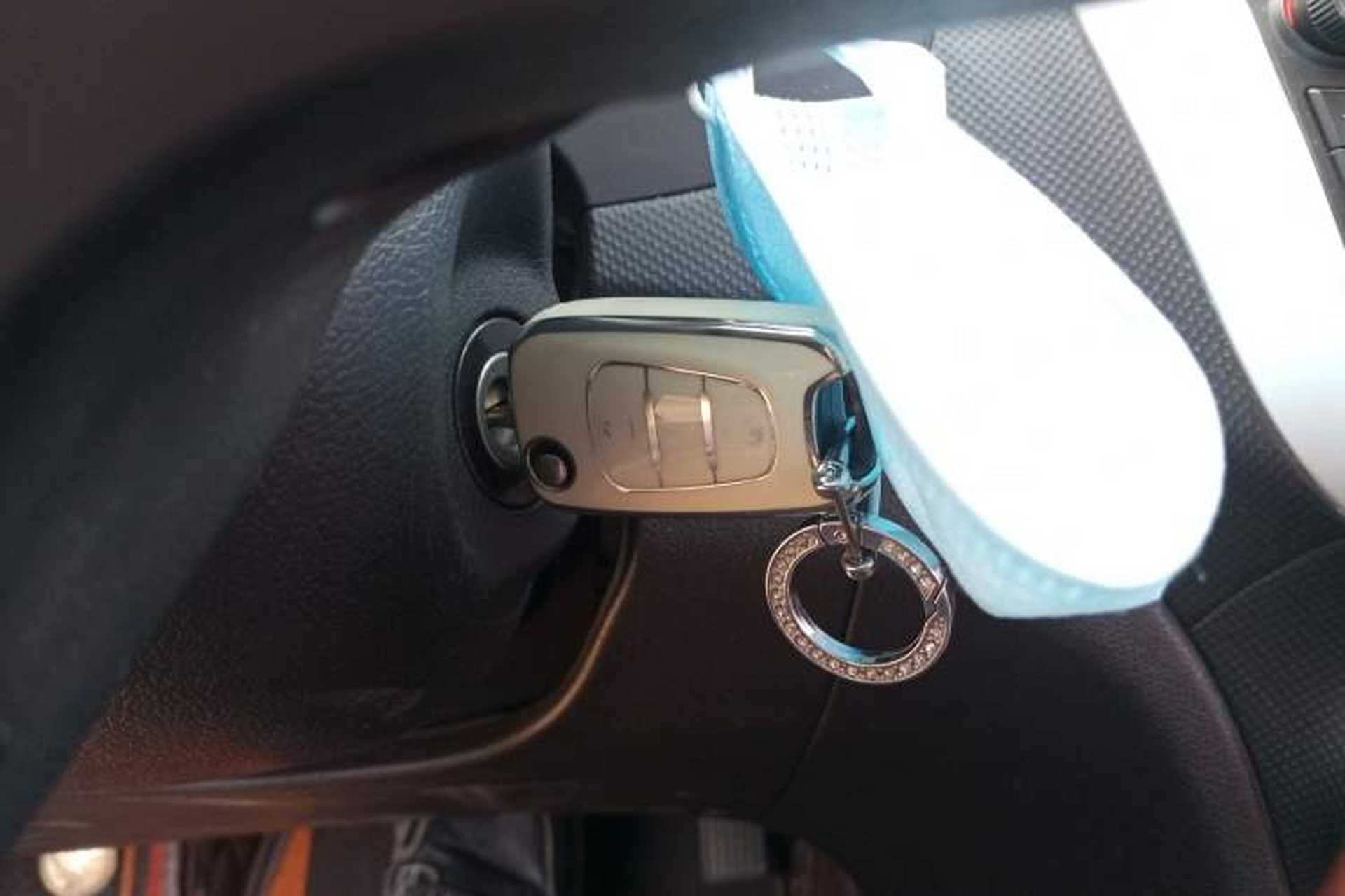 Used Hyundai Verna Ray 2016 1.4L Automatic Leading-Edge GLX Vehicle Key
