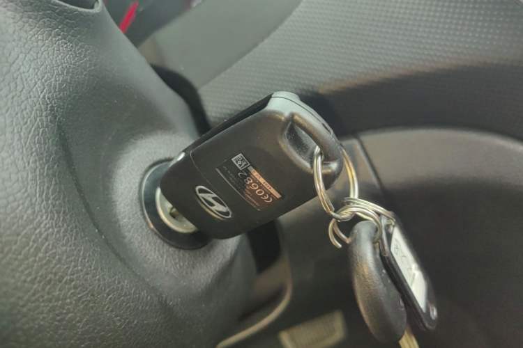 Used Hyundai Verna Ray 2016 1.4L Automatic Leading-Edge GLX Vehicle Key