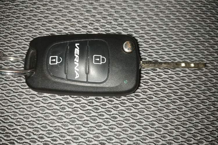 Used Hyundai Verna Ray 2016 1.4L Automatic Leading-Edge GLX Vehicle Key
