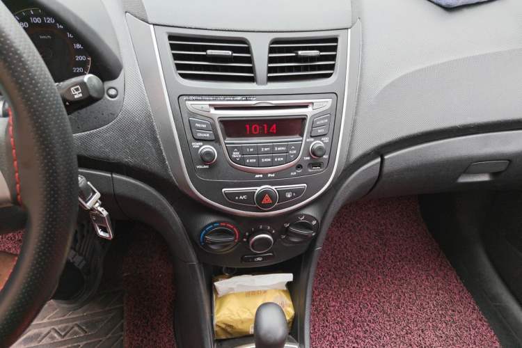 Used Hyundai Verna Ray 2016 1.4L Automatic Leading-Edge GLX Audio And AC Panel