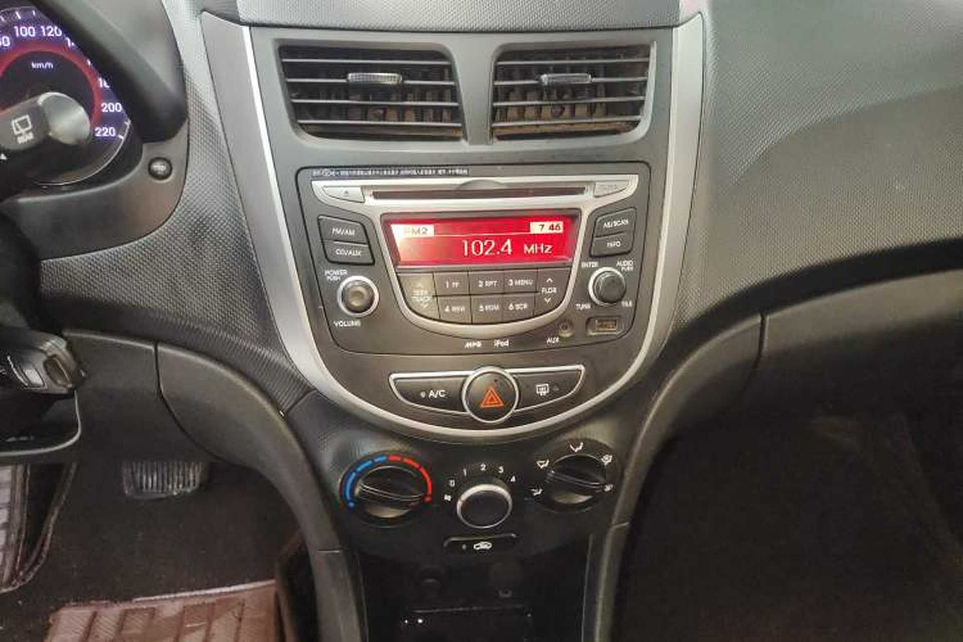 Used Hyundai Verna Ray 2016 1.4L Automatic Leading-Edge GLX Audio And AC Panel