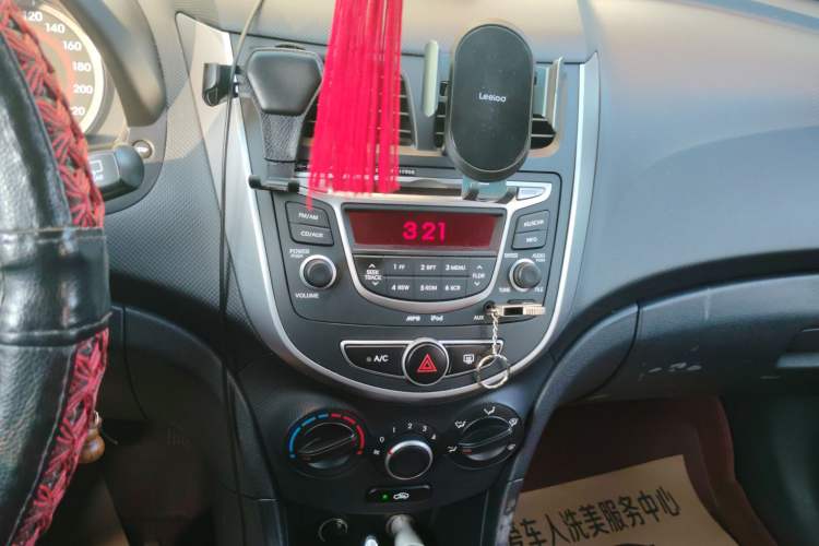 Used Hyundai Verna Ray 2016 1.4L Automatic Leading-Edge GLX Audio And AC Panel