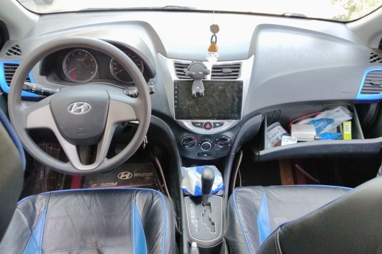 Used Hyundai Verna Ray 2016 1.4L Automatic Leading-Edge GLX Center Console