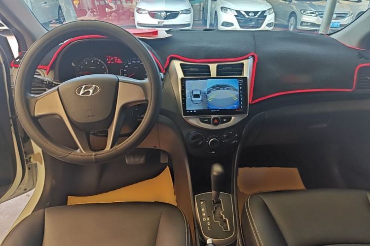 Used Hyundai Verna Ray 2016 1.4L Automatic Leading-Edge GLX Center Console