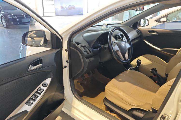 Used Hyundai Verna Ray 2016 1.4L Manual Leading GLX Model Driver Seat