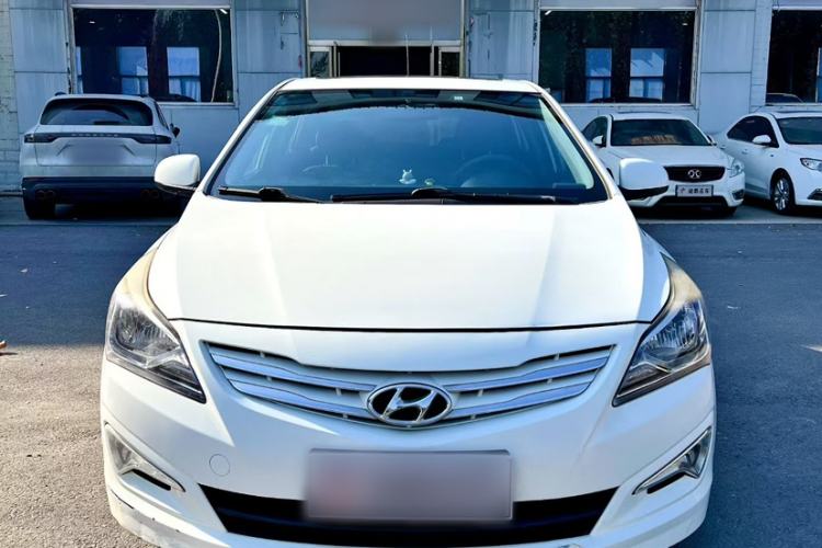 Used Hyundai Verna Ray 2016 1.4L Automatic Leading-Edge GLX Exterior 1