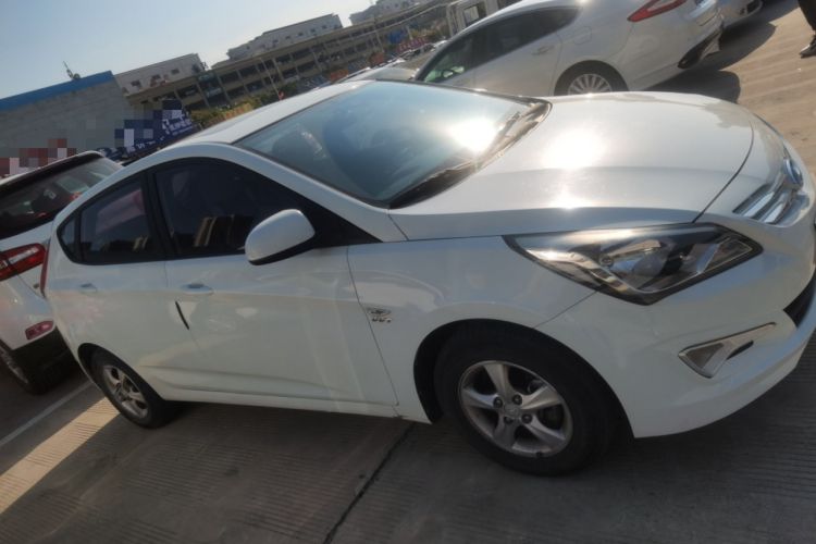 Used Hyundai Verna Ray 2016 1.4L Automatic Leading-Edge GLX Exterior 2