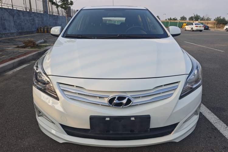 Used Hyundai Verna Ray 2016 1.4L Automatic Leading-Edge GLX Exterior 2