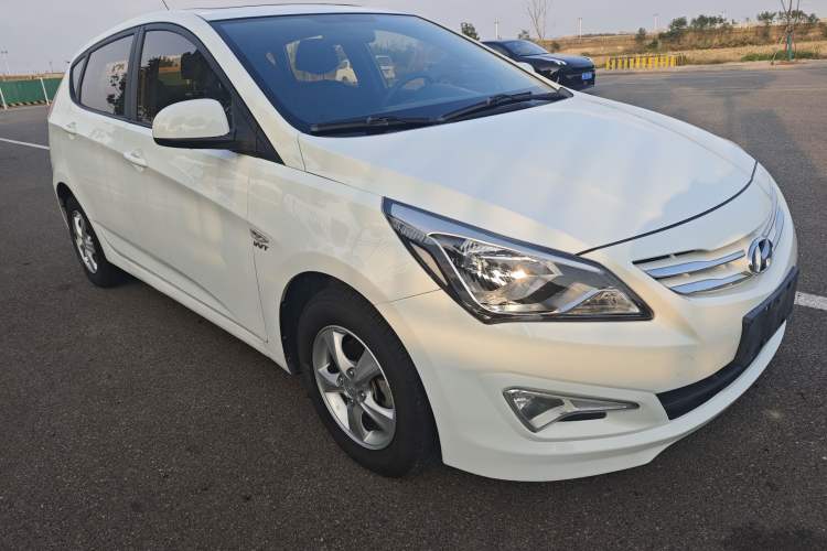 Used Hyundai Verna Ray 2016 1.4L Automatic Leading-Edge GLX Exterior 3