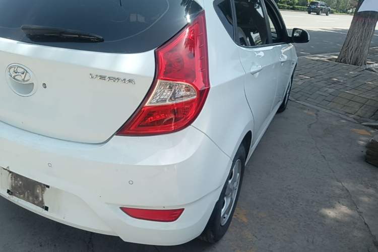 Used Hyundai Verna Ray 2016 1.4L Automatic Leading-Edge GLX Exterior 3