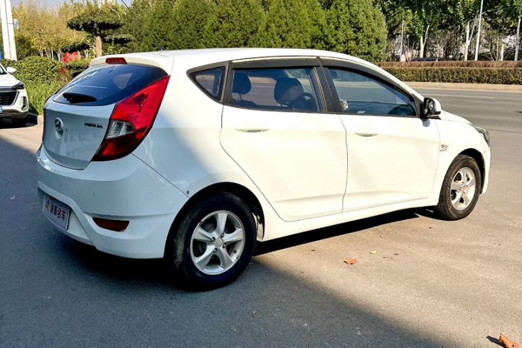 Used Hyundai Verna Ray 2016 1.4L Automatic Leading-Edge GLX Exterior 5