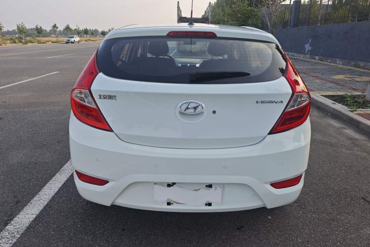 Used Hyundai Verna Ray 2016 1.4L Automatic Leading-Edge GLX Exterior 5