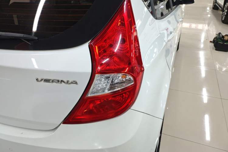 Used Hyundai Verna Ray 2016 1.4L Automatic Leading-Edge GLX Exterior 6