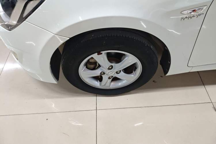 Used Hyundai Verna Ray 2016 1.4L Automatic Leading-Edge GLX Exterior 7