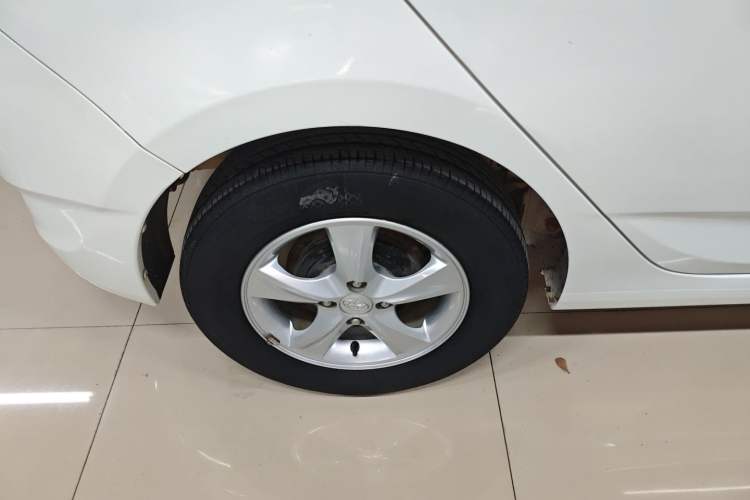 Used Hyundai Verna Ray 2016 1.4L Automatic Leading-Edge GLX Exterior 8