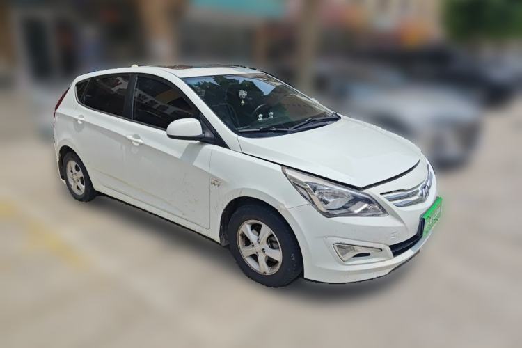 Used Hyundai Verna Ray 2016 1.4L Automatic Leading-Edge GLX Front Right 45 Deg