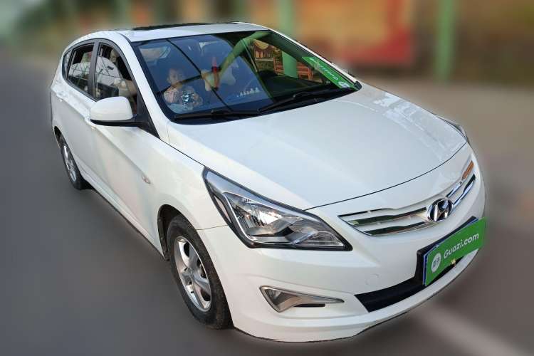 Used Hyundai Verna Ray 2016 1.4L Automatic Leading-Edge GLX Front Right 45 Deg