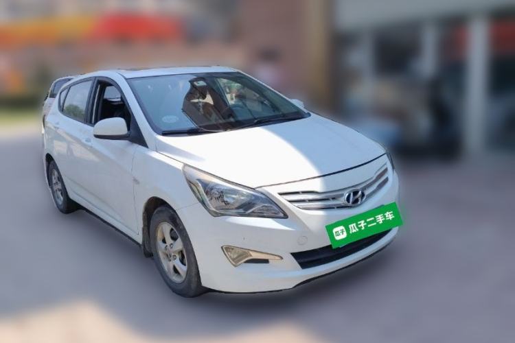 Used Hyundai Verna Ray 2016 1.4L Automatic Leading-Edge GLX Front Right 45 Deg