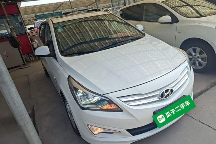 Used Hyundai Verna Ray 2016 1.4L Automatic Leading-Edge GLX Front Right 45 Deg