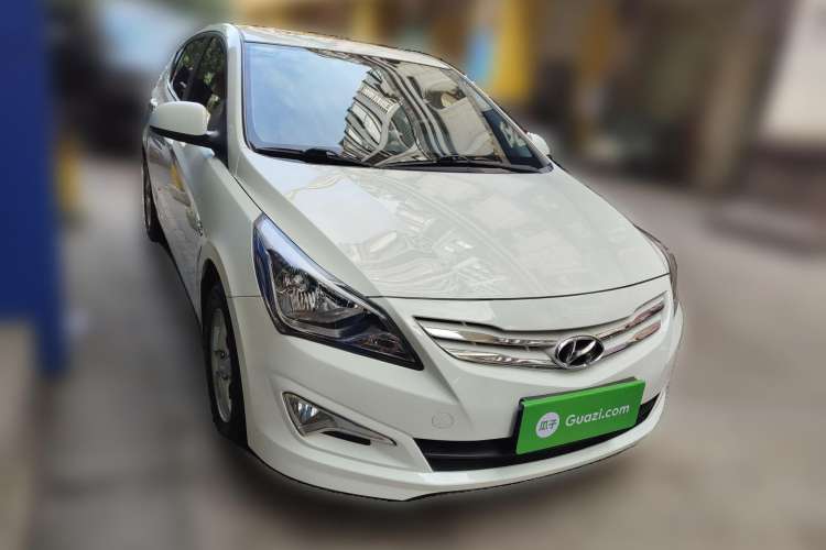 Used Hyundai Verna Ray 2016 1.4L Automatic Leading-Edge GLX Front Right 45 Deg